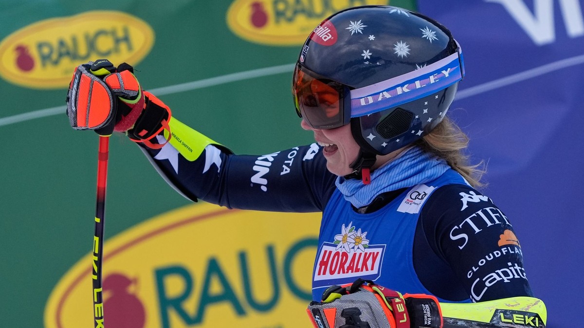 Američanka Mikaela Shiffrinová po obrovskom slalom v Špindlerovom Mlyne. 