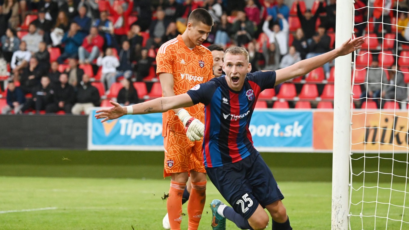 Richard Nagy sa raduje z gólu v zápase Zlaté Moravce - Spartak Trnava.