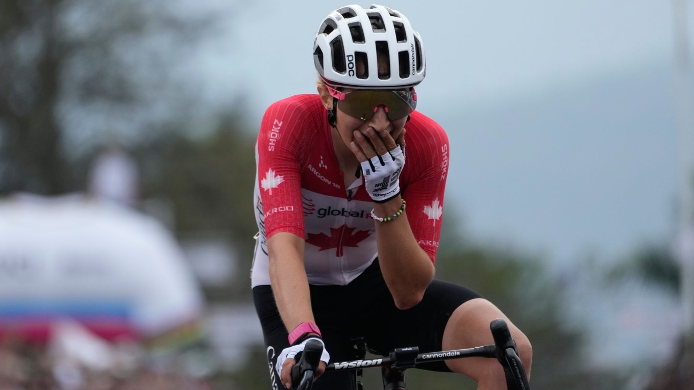 Kanaďanka Magdeleine Vallieresová senzačne triumfovala na MS v cyklistike 2025.