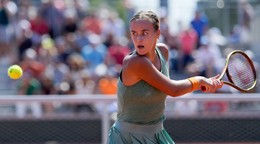 Anna Karolína Schmiedlová počas druhého kola na Roland Garros 2023.