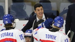 Tréner Martin Dendis na lavičke Slovenska U18.