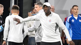 Na snímke tréner ŠK Slovan Yaya Touré v stretnutí 8. kola futbalovej Niké ligy ŠK Slovan Bratislava - MŠK Žilina.
