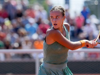 Anna Karolína Schmiedlová počas druhého kola na Roland Garros 2023.