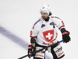 Švajčiarsky hokejista Andres Ambühl  počas prípravného zápasu Slovensko - Švajčiarsko.