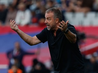 Na snímke je tréner FC Barcelona Hansi Flick.