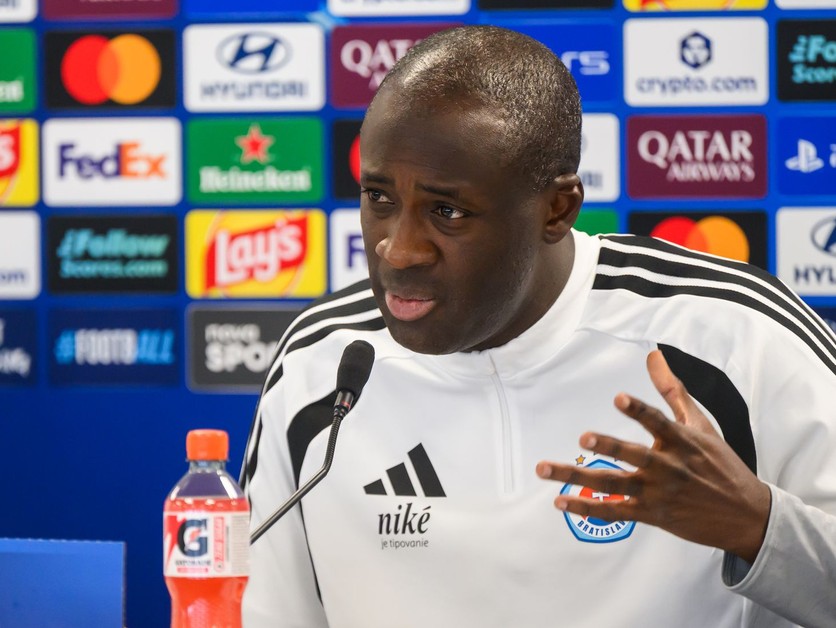 Na snímke tréner Slovana Yaya Touré počas tlačovej konferencie.