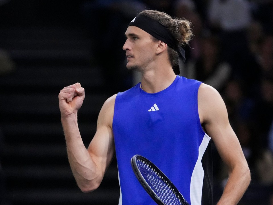 Nemecký tenista Alexander Zverev na turnaji Masters v Paríži. 