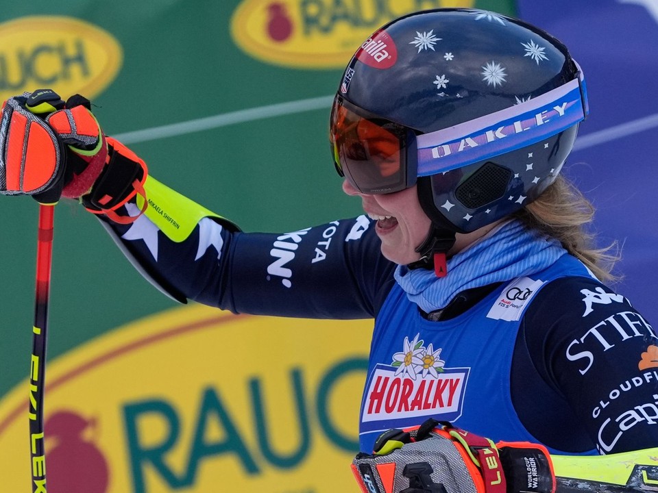 Američanka Mikaela Shiffrinová po obrovskom slalom v Špindlerovom Mlyne. 