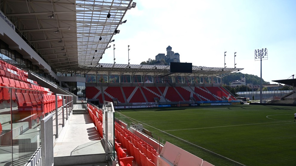 Pohľad z novej hlavnej tribúny futbalového štadióna na Sihoti.