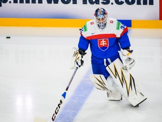Brankár Patrik Rybár pred zápasom Slovensko - Kanada v skupine A na MS v hokeji 2025.