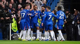 Hráč Joao Pedro z FC Chelsea sa teší z gólu