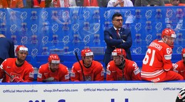 Tréner Róbert Kaláber na lavičke Poľska na MS v hokeji 2024.