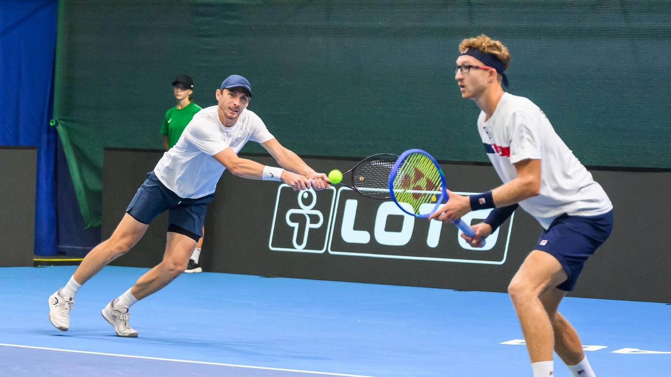 Slovenskí daviscupoví reprezentanti Lukáš Klein a Miloš Karol.