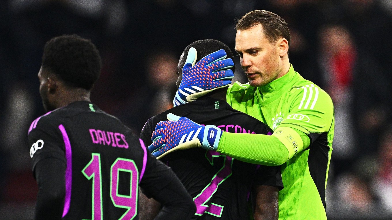 Manuel Neuer a Dayot Upamecano