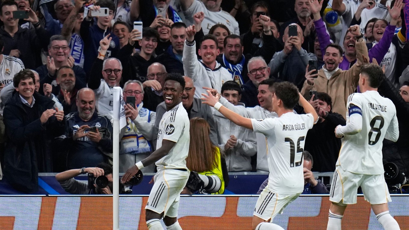 Real Madrid oslavuje gól. 