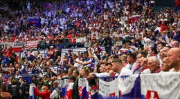 Fanúšikovia počas zápasu Slovensko - Poľsko v skupine B na MS v hokeji 2024.