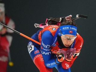 Slovenská biatlonistka Mária Remeňová počas pretekov s hromadným štartom žien.
