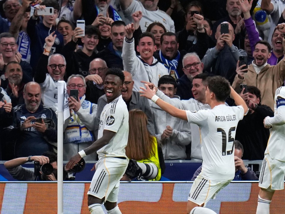 Real Madrid oslavuje gól. 
