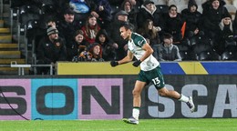 Dávid Strelec oslavuje gól do siete Hull City.