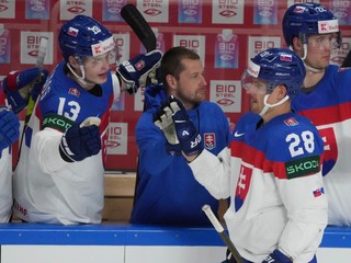 Richard Pánik sa raduje z gólu proti Slovinsku na MS v hokeji 2023.