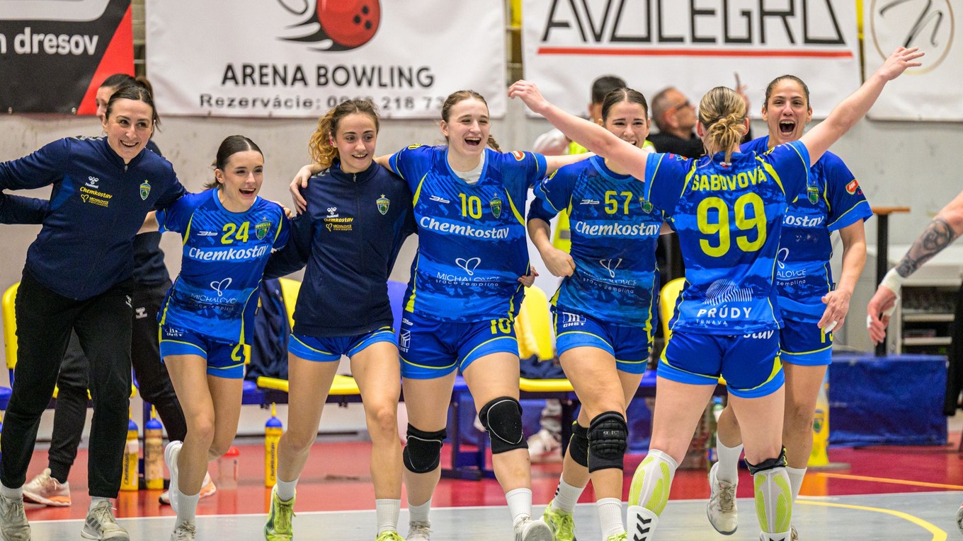 Hádzanárky Michaloviec sa tešia z postupu.