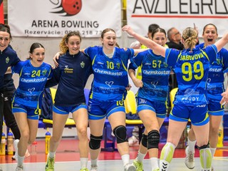 Hádzanárky Michaloviec sa tešia z postupu.