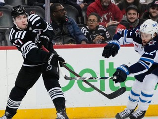 Šimon Nemec v zápase s Winnipegom