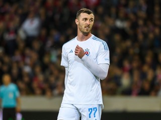 Aleksandar Čavrič v drese ŠK Slovan Bratislava.