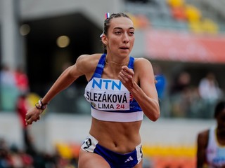 Rebecca Slezáková.