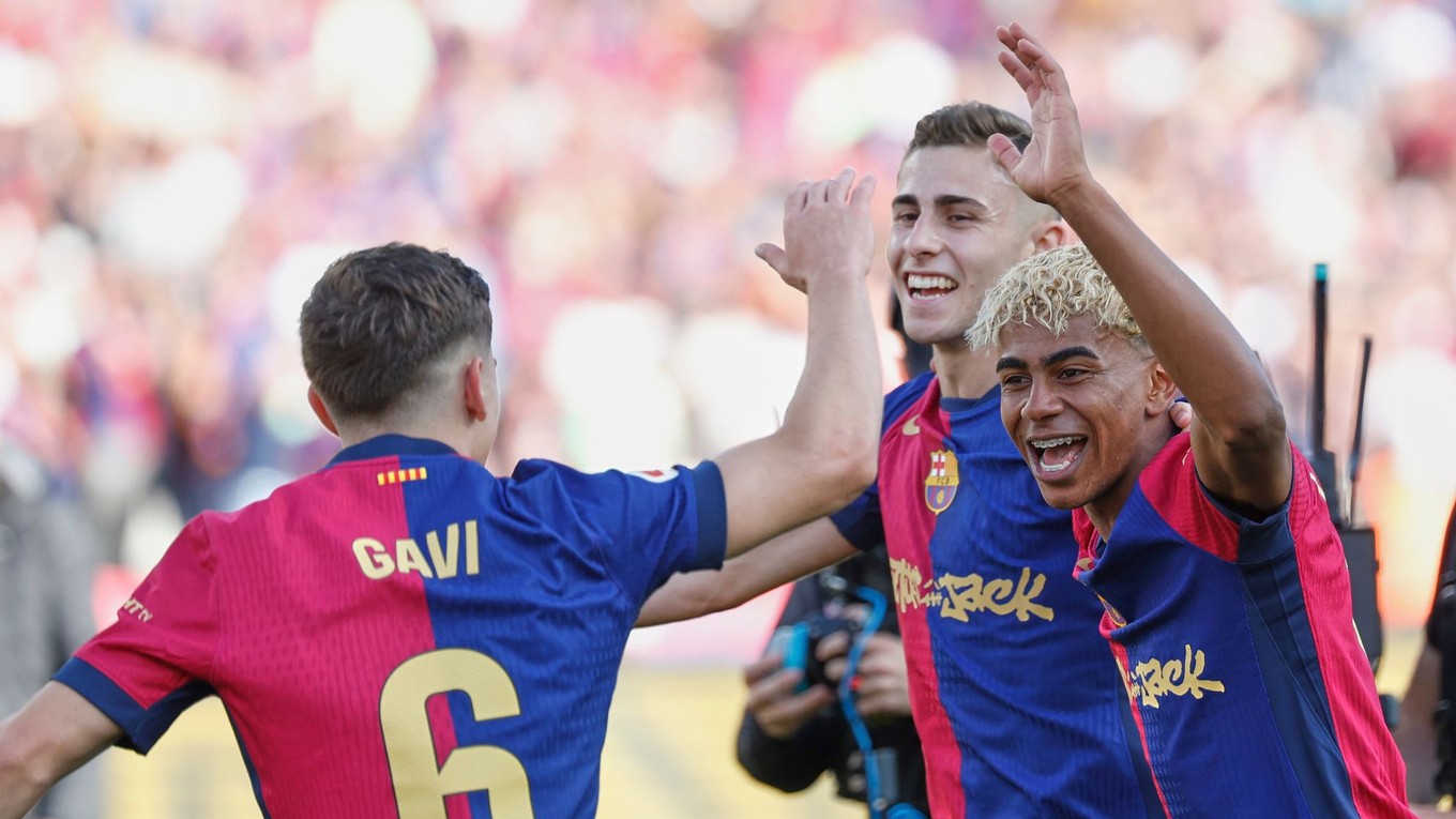 Futbalisti FC Barcelona sa tešia z gólu v zápase proti Realu Madrid.