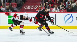Šimon Nemec a Brady Tkachuk.