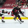 Šimon Nemec a Brady Tkachuk.