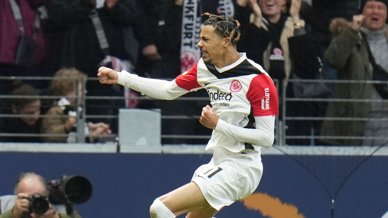 Hugo Ekitike oslavuje gól.