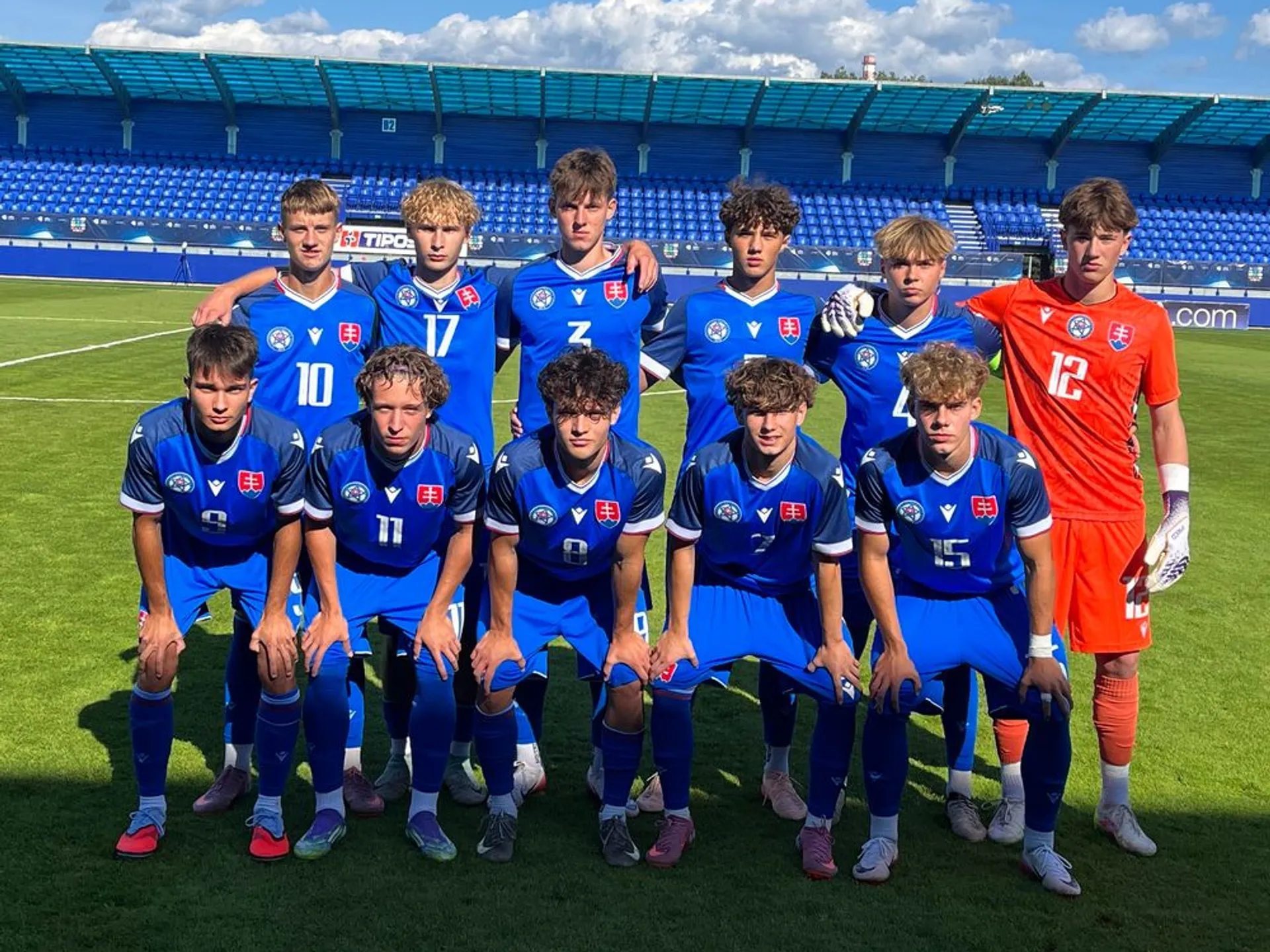 Základná zostava tímu U17 pred zápasom Slovensko - Litva v NTC Poprad.