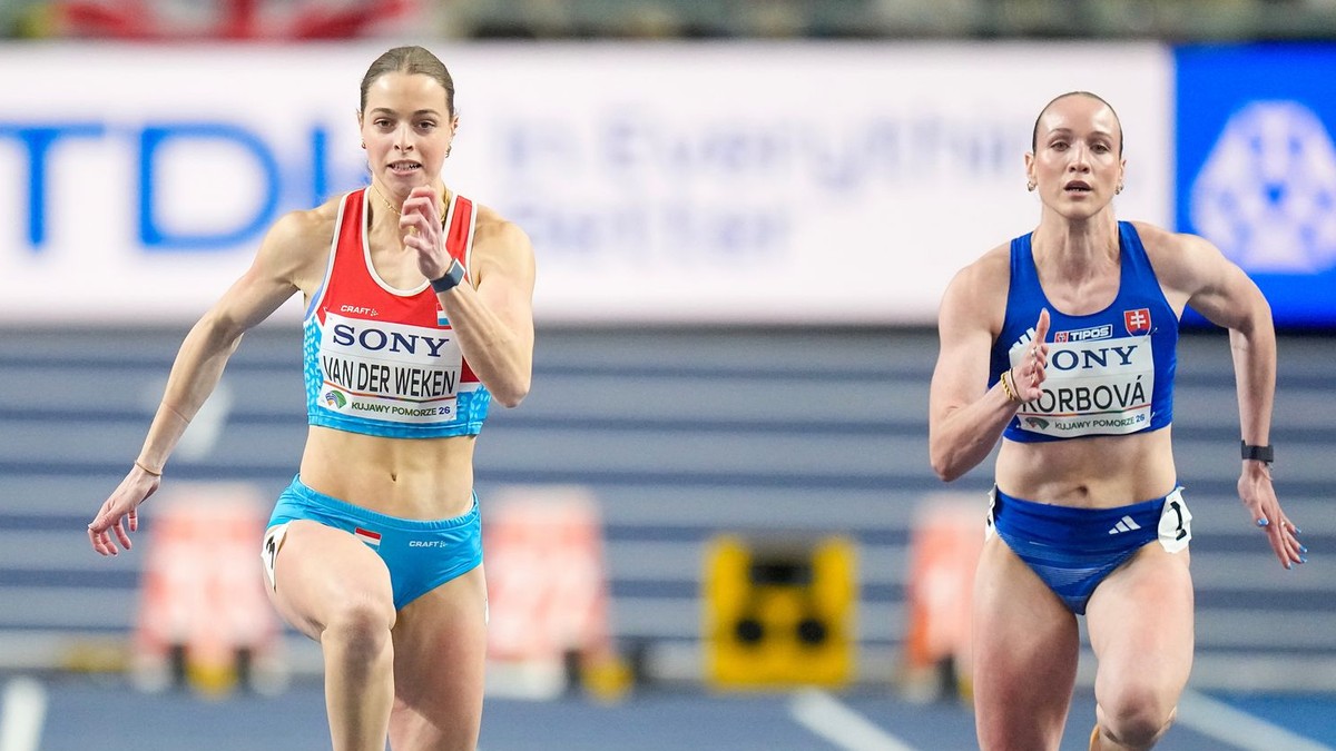 Patrizia Van Der Wekenová z Luxemburska (v strede), Lauren Royová z Írska (vľavo) a Viktória Korbová z Slovenska v rozbehu žien na 60 metrov.