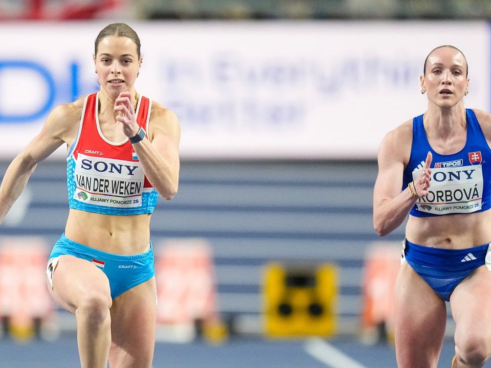 Patrizia Van Der Wekenová z Luxemburska (v strede), Lauren Royová z Írska (vľavo) a Viktória Korbová z Slovenska v rozbehu žien na 60 metrov.