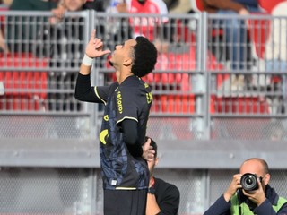 Ethan Mbappé oslavuje gól v zápase AS Monaco - Lille OSC.