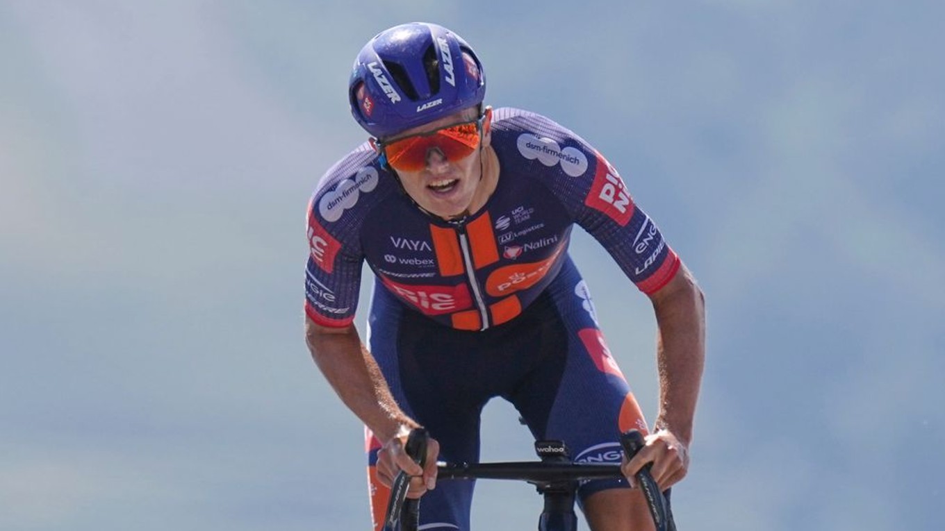 Britský cyklista Oscar Onley počas Tour de France 2025.