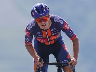 Britský cyklista Oscar Onley počas Tour de France 2025.