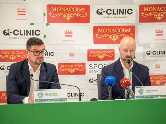 Zľava športový riaditeľ futbalového klubu FC Tatran Prešov Marek Fabuľa a predseda predstavenstva klubu Martin Korbel
