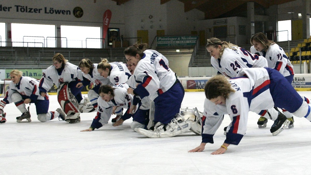 Zázrak na ľade made in Slovakia. Hráčky sa hádzali do striel, brankárka všetko chytila