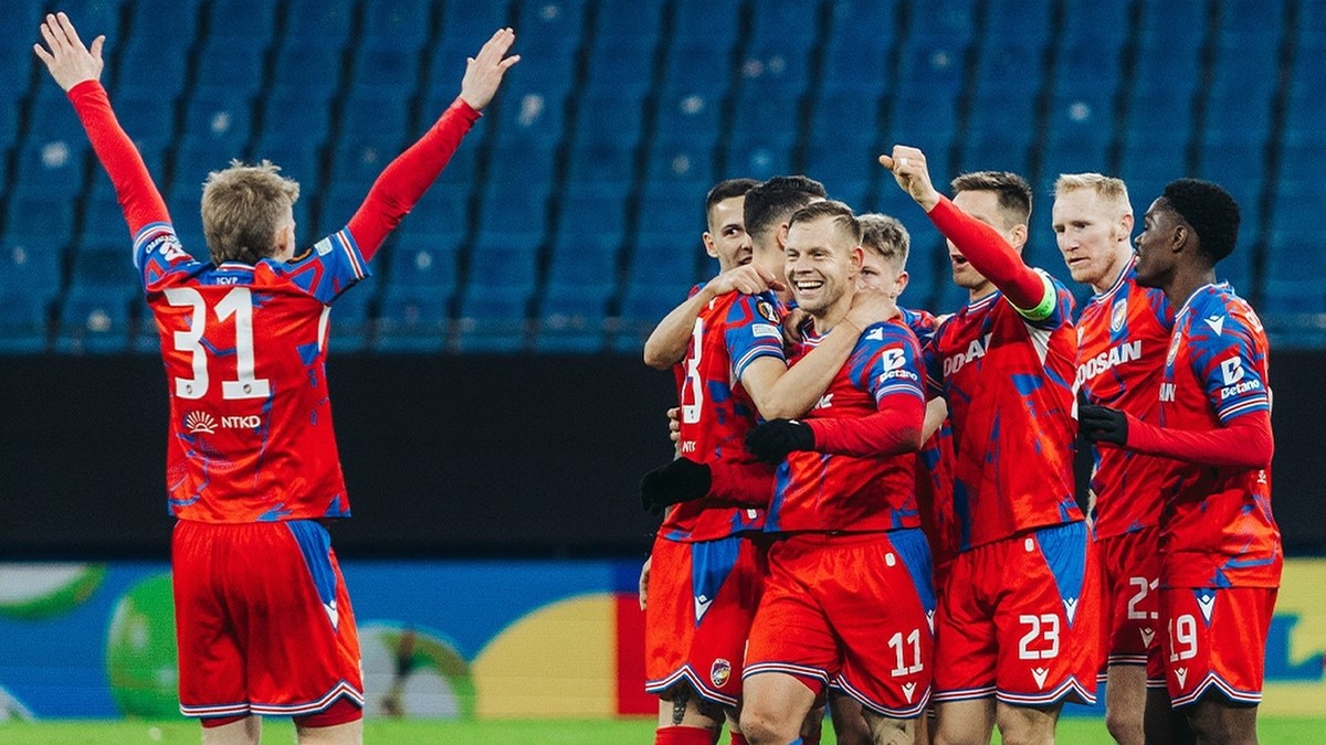 Hráči FC Viktoria Plzeň sa radujú z gólu