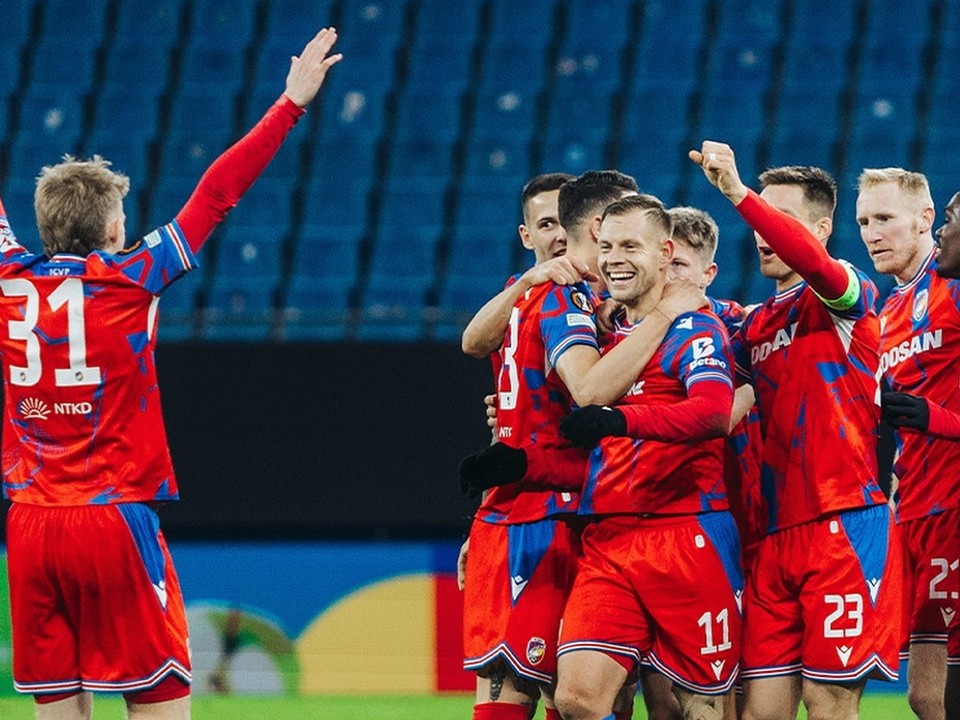 Hráči FC Viktoria Plzeň sa radujú z gólu