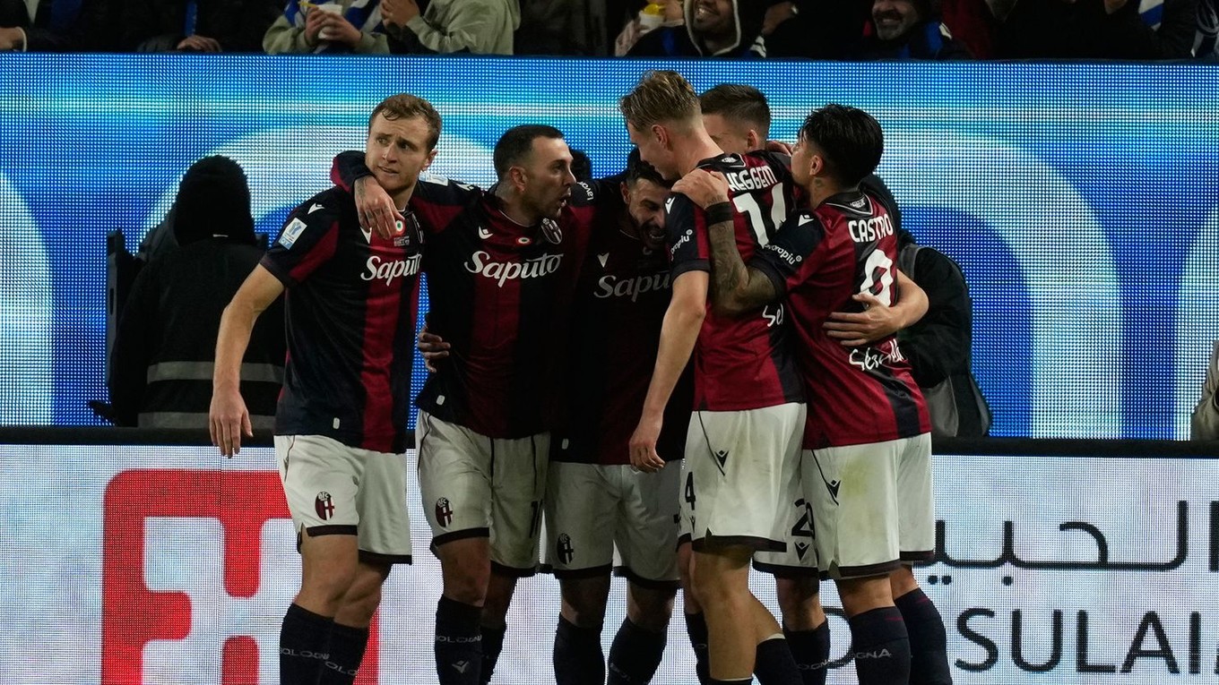 Riccardo Orsolini oslavuje gól v sieti Interu v semifinále Talianskeho superpohára.