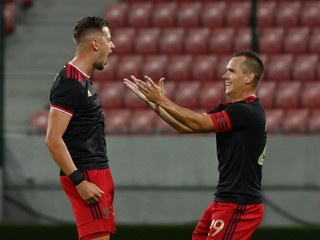 Filip Twardzik a Martin Mikovič sa tešia z gólu v drese FC Spartak Trnava.