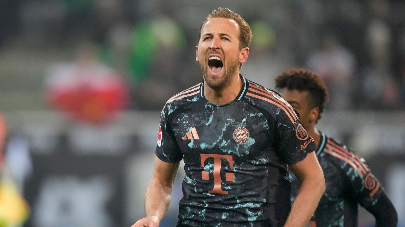 Anglický futbalista Harry Kane sa teší z gólu v drese Bayernu Mníchov.