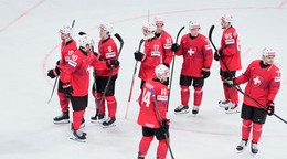Hokejisti Švajčiarska oslavujú postup do finále.