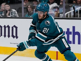 Center San Jose Sharks Alexander Wennberg (21).