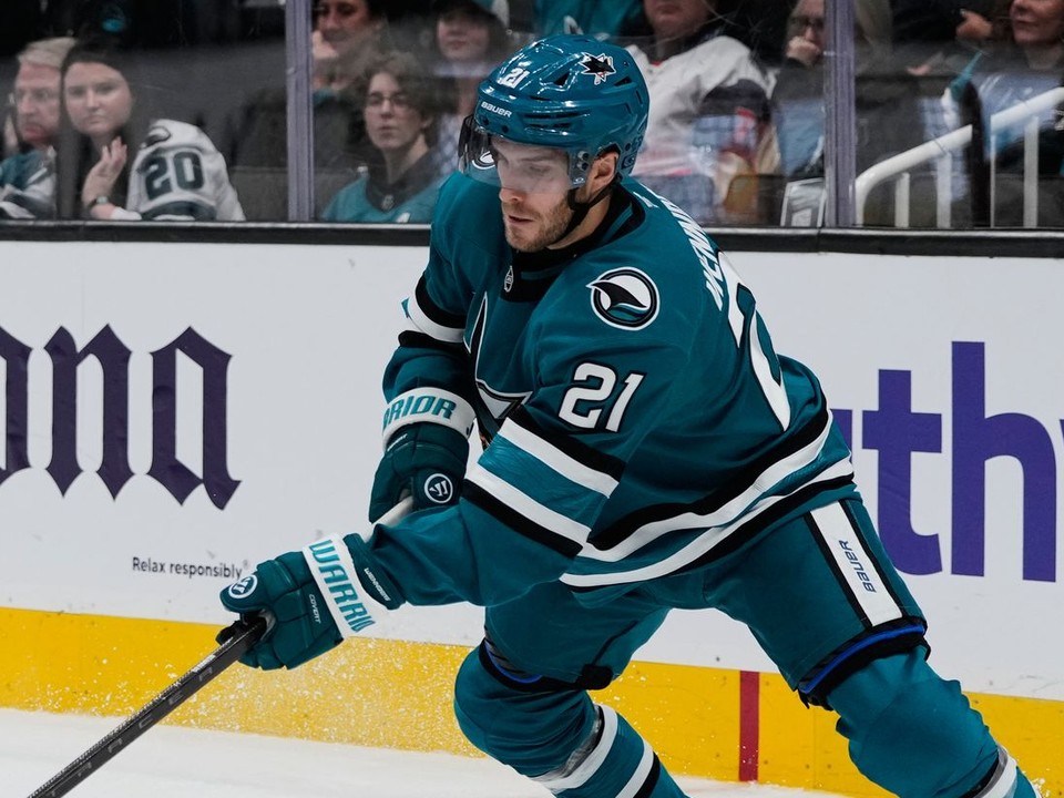 Center San Jose Sharks Alexander Wennberg (21).