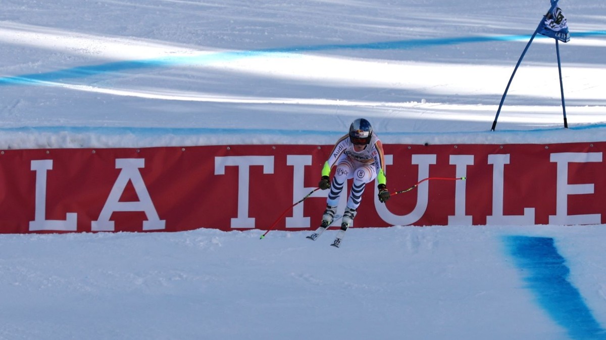 Nemecká lyžiarka Emma Aicherová počas pretekov Super-G v La Thuile.